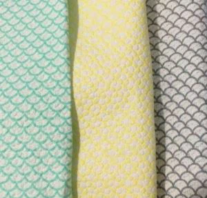 Dillad Glanhau â Chodau Lliw